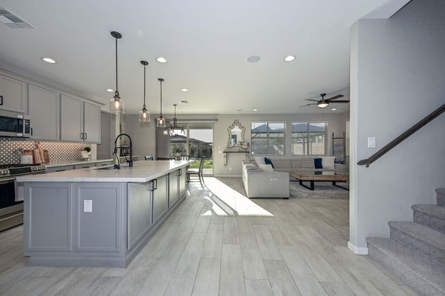 25756 N 140th Lane, Surprise, AZ 85387