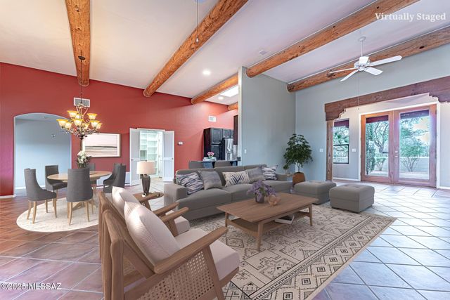 682 E Armor Springs Place, Green Valley, AZ 85614