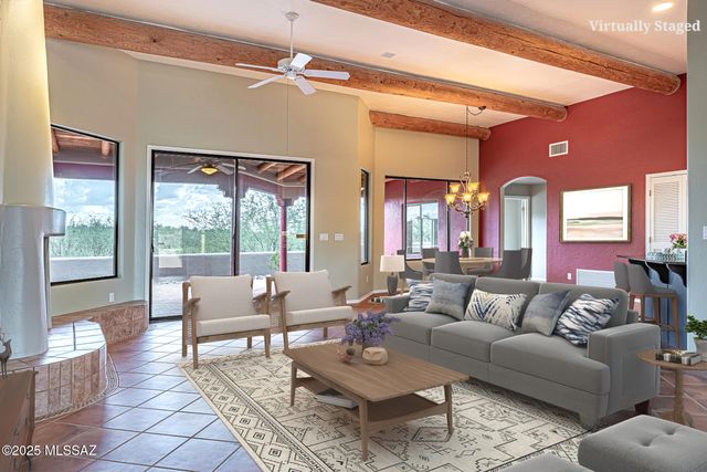 682 E Armor Springs Place, Green Valley, AZ 85614