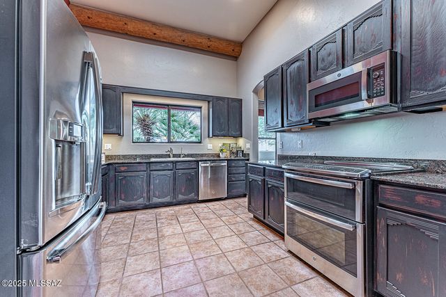 682 E Armor Springs Place, Green Valley, AZ 85614