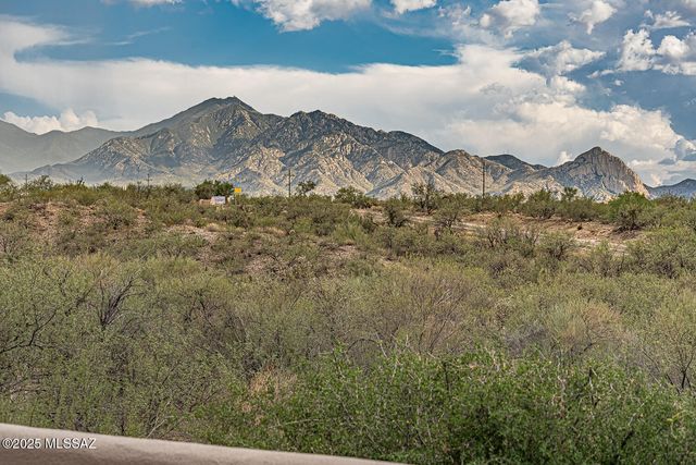 682 E Armor Springs Place, Green Valley, AZ 85614