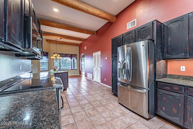 682 E Armor Springs Place, Green Valley, AZ 85614