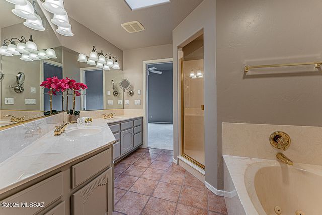 682 E Armor Springs Place, Green Valley, AZ 85614