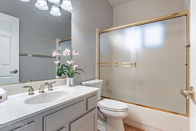 682 E Armor Springs Place, Green Valley, AZ 85614