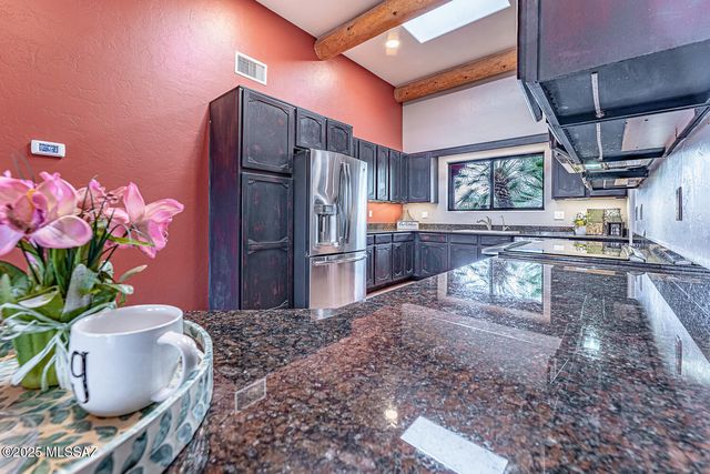 682 E Armor Springs Place, Green Valley, AZ 85614