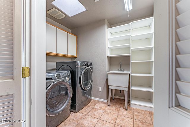 682 E Armor Springs Place, Green Valley, AZ 85614