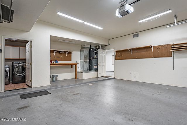 682 E Armor Springs Place, Green Valley, AZ 85614