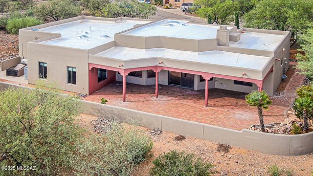 682 E Armor Springs Place, Green Valley, AZ 85614