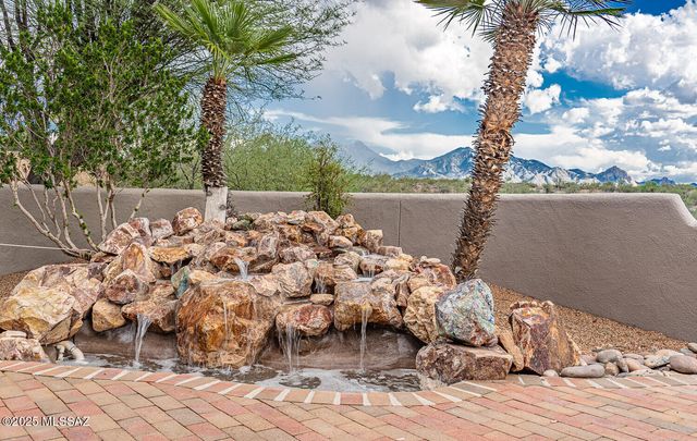 682 E Armor Springs Place, Green Valley, AZ 85614