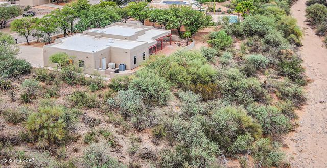 682 E Armor Springs Place, Green Valley, AZ 85614