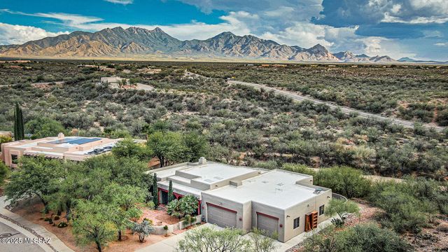 682 E Armor Springs Place, Green Valley, AZ 85614