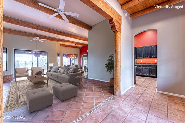 682 E Armor Springs Place, Green Valley, AZ 85614