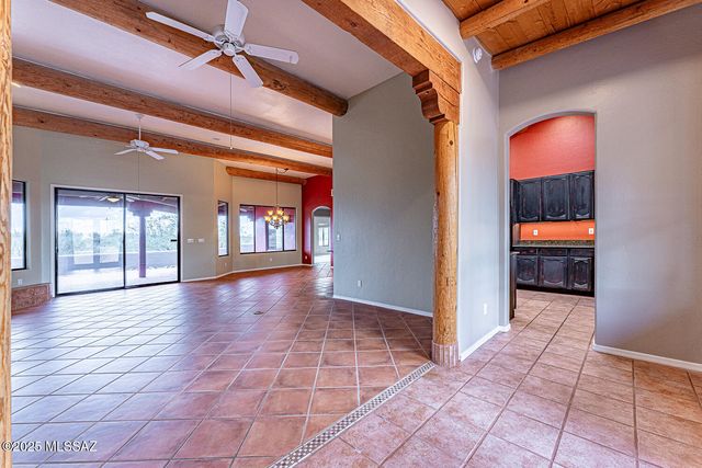 682 E Armor Springs Place, Green Valley, AZ 85614