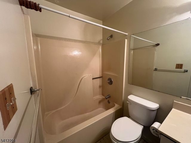 135 Tiffany Blvd 135, Newark City, NJ 07104