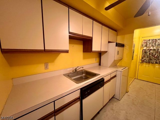 135 Tiffany Blvd 135, Newark City, NJ 07104