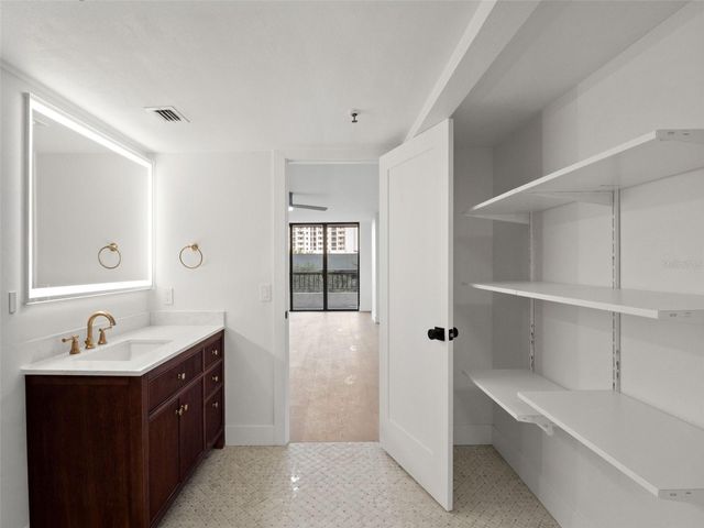 530 E CENTRAL BOULEVARD 405, Orlando, FL 32801