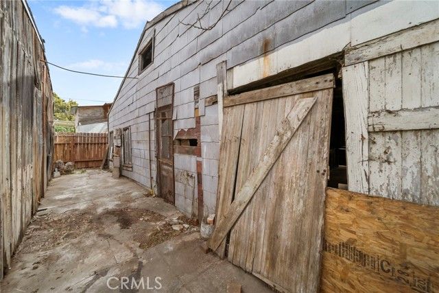 1220 E 40th Place, Los Angeles, CA 90011