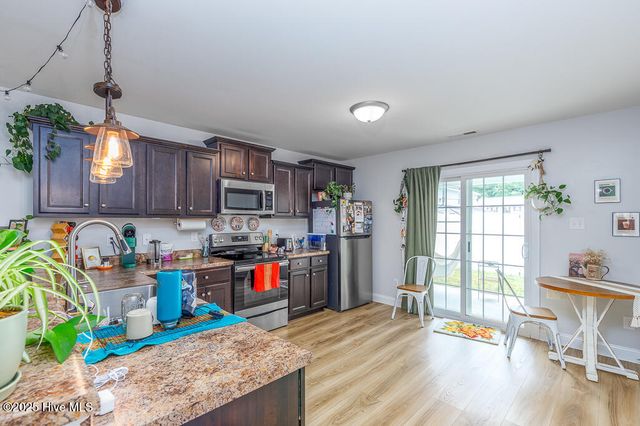110 Meadow Way, Havelock, NC 28532