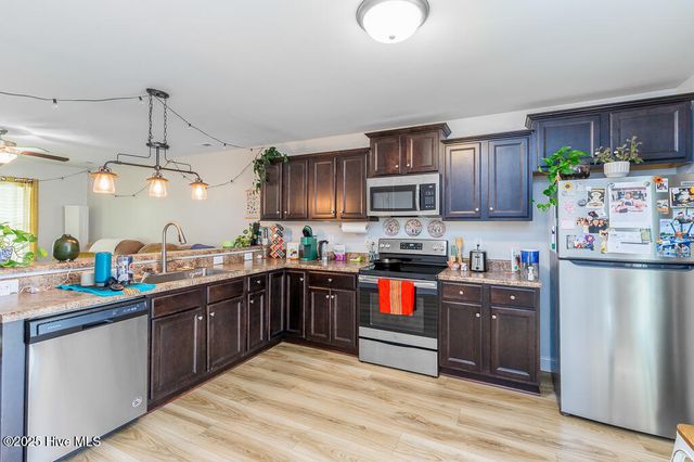 110 Meadow Way, Havelock, NC 28532