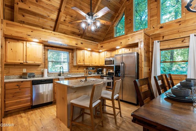 4250 Mountain Rest Way, Sevierville, TN 37876