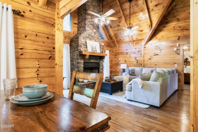 4250 Mountain Rest Way, Sevierville, TN 37876