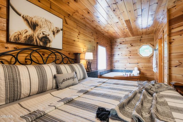 4250 Mountain Rest Way, Sevierville, TN 37876