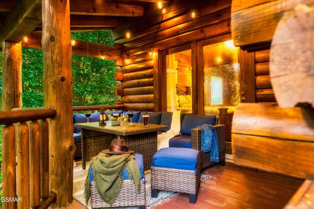 4250 Mountain Rest Way, Sevierville, TN 37876