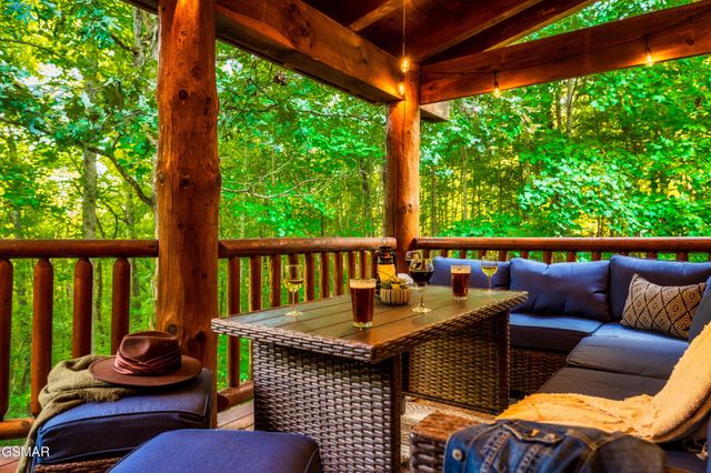 4250 Mountain Rest Way, Sevierville, TN 37876