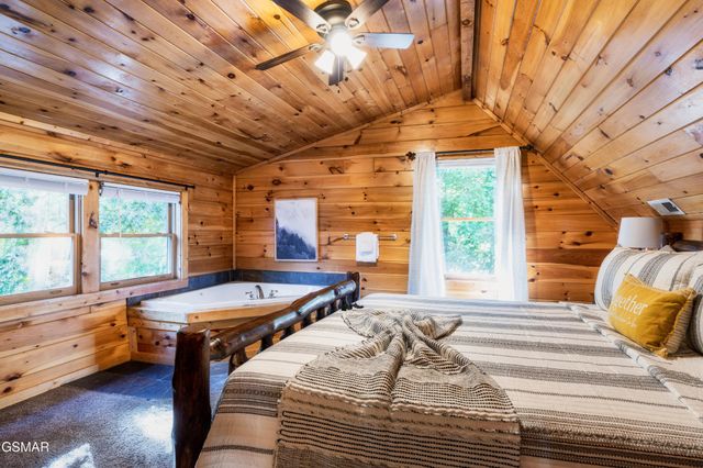 4250 Mountain Rest Way, Sevierville, TN 37876