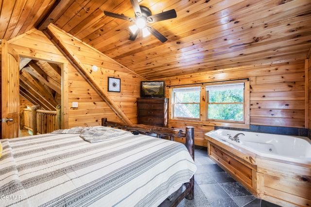 4250 Mountain Rest Way, Sevierville, TN 37876