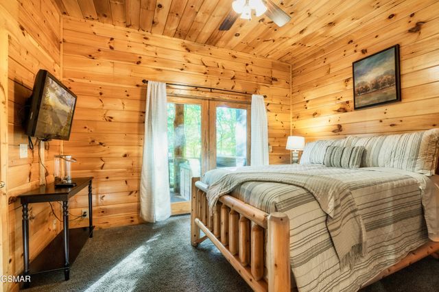 4250 Mountain Rest Way, Sevierville, TN 37876