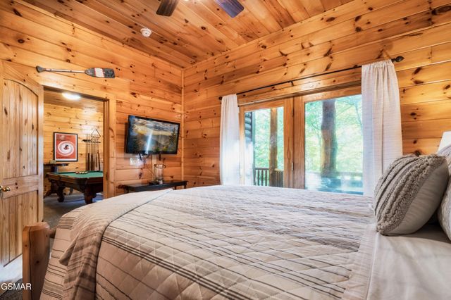 4250 Mountain Rest Way, Sevierville, TN 37876