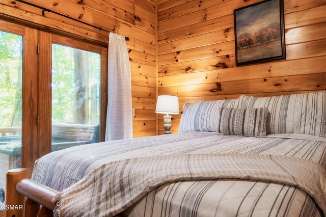 4250 Mountain Rest Way, Sevierville, TN 37876