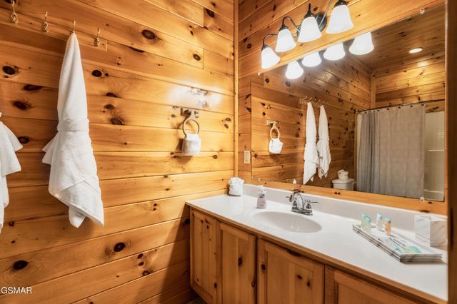 4250 Mountain Rest Way, Sevierville, TN 37876