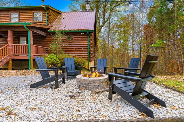 4250 Mountain Rest Way, Sevierville, TN 37876