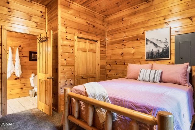 4250 Mountain Rest Way, Sevierville, TN 37876