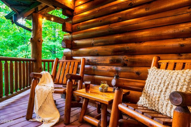 4250 Mountain Rest Way, Sevierville, TN 37876