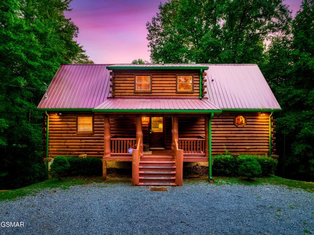4250 Mountain Rest Way, Sevierville, TN 37876