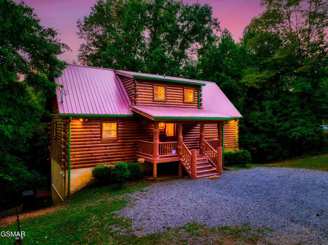 4250 Mountain Rest Way, Sevierville, TN 37876