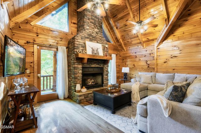 4250 Mountain Rest Way, Sevierville, TN 37876