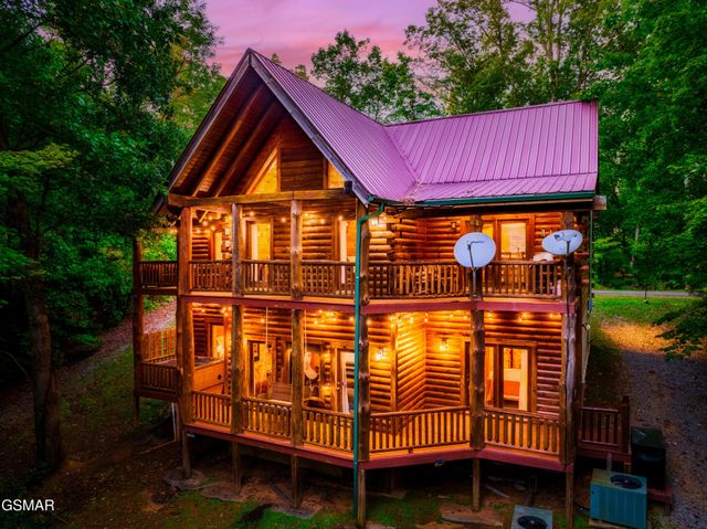 4250 Mountain Rest Way, Sevierville, TN 37876