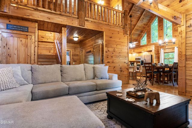 4250 Mountain Rest Way, Sevierville, TN 37876