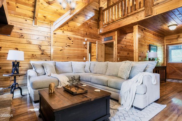 4250 Mountain Rest Way, Sevierville, TN 37876