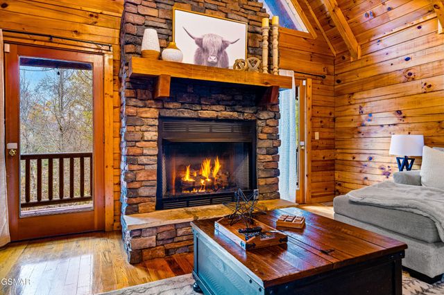 4250 Mountain Rest Way, Sevierville, TN 37876