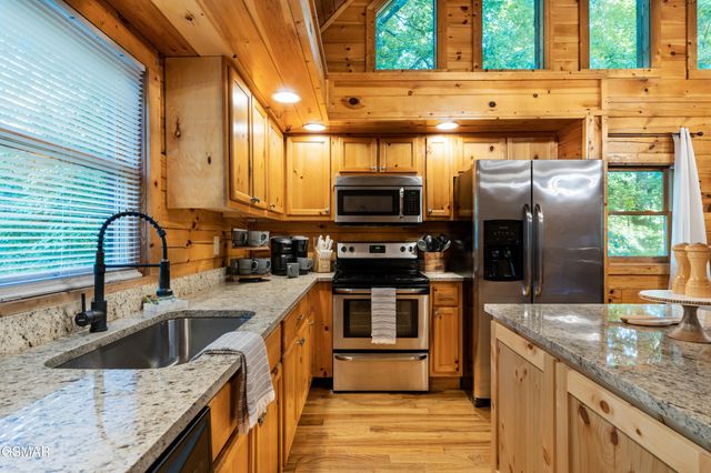 4250 Mountain Rest Way, Sevierville, TN 37876