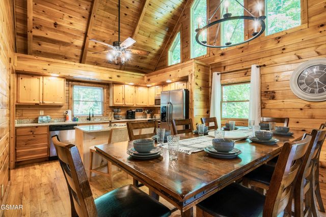 4250 Mountain Rest Way, Sevierville, TN 37876