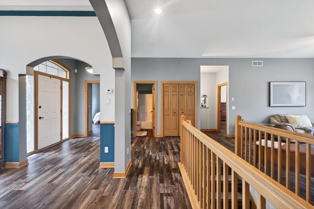 11312 Kenworth Lane, Lakeville, MN 55044