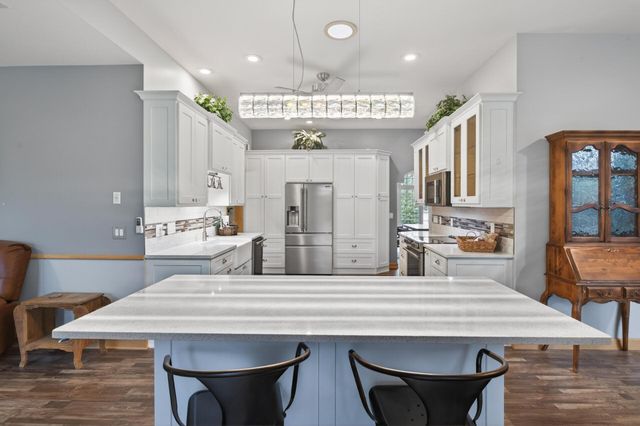 11312 Kenworth Lane, Lakeville, MN 55044