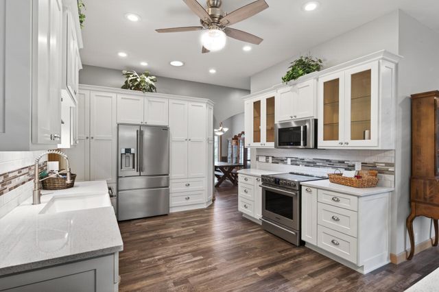 11312 Kenworth Lane, Lakeville, MN 55044