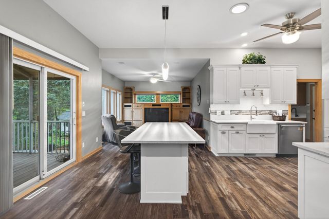 11312 Kenworth Lane, Lakeville, MN 55044